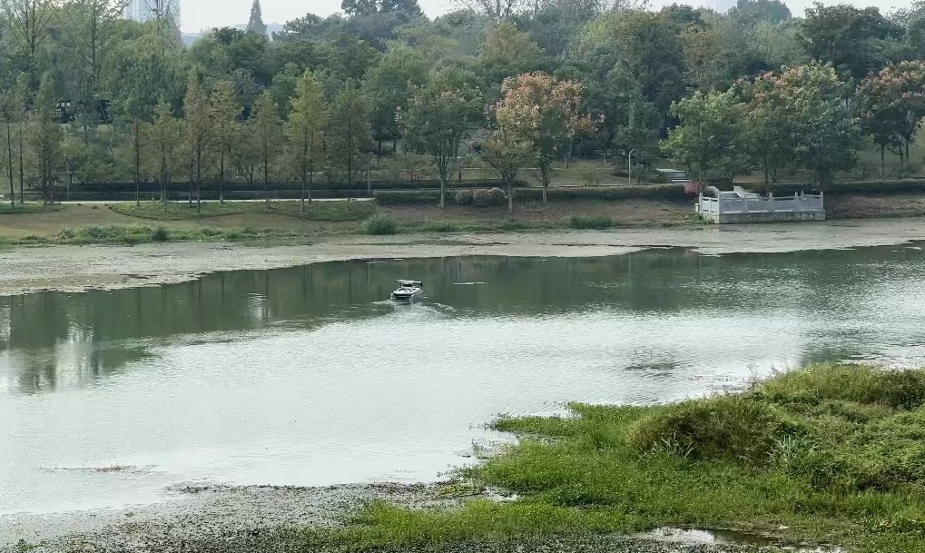 浙江湖州安吉县浒溪幸福河湖景色宜人。人民网记者 申佳平摄